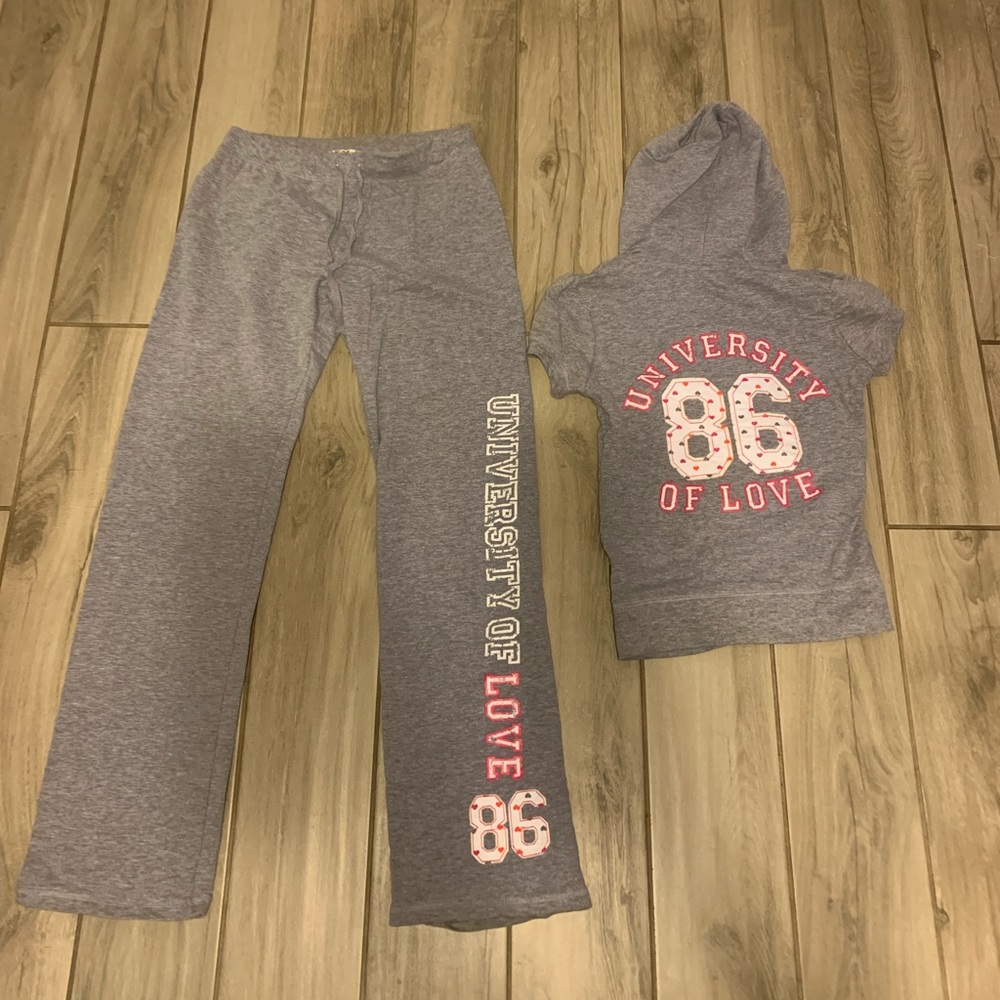 2 piece grey jogging 🏃🏻‍♀️ suit
